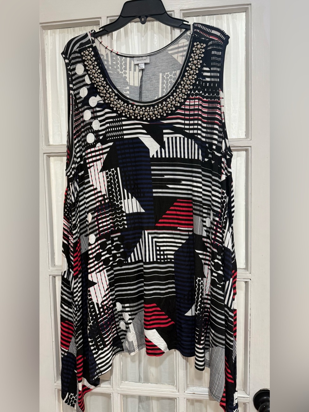 Avenue Beaded Neck Geometric Abstract Sleeveless Top Blouse Plus Size 26/28 NWOT
